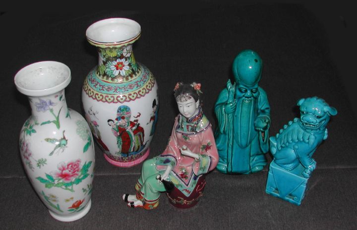 Five Piece Group of Oriental Porcelain  3a55f4
