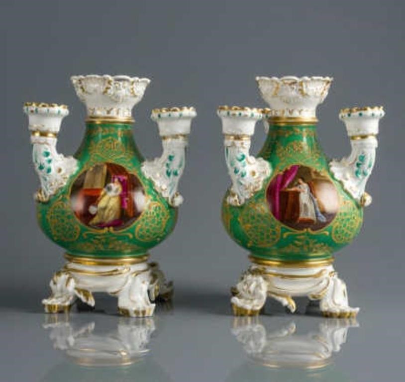 PAIR OF FRENCH PORCELAIN BOUGH 3a8dad