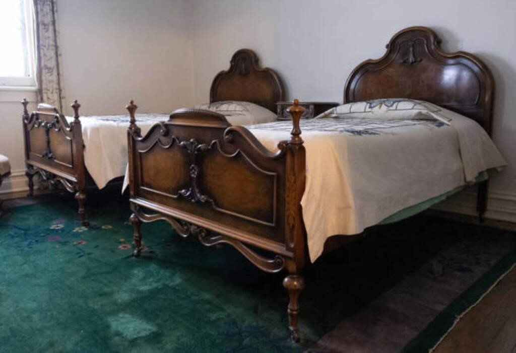 VERY GOOD PAIR OF WALNUT TWIN BED
