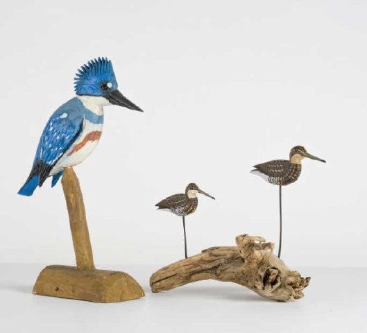 TWO BIRD CARVINGS LARGE KINGFISHER 3a8edd