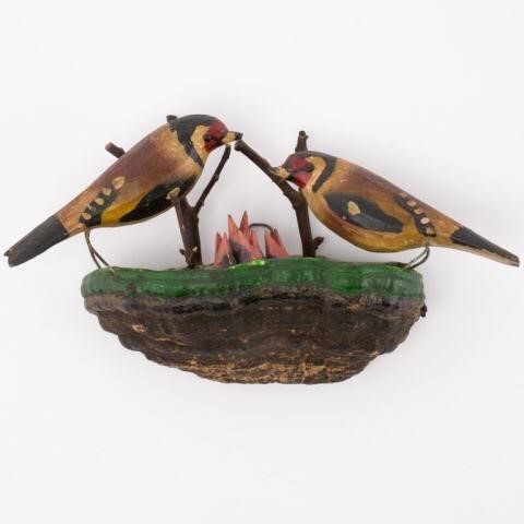 FOLK ART CARVING OF TWO GOLDFINCH  3a906c