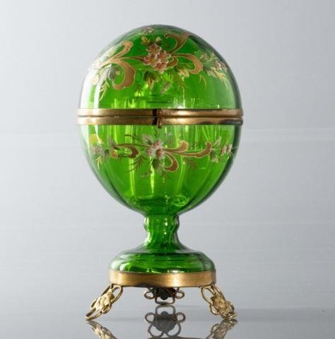 CONTINENTAL EGG SHAPED GREEN GLASS 3a92c0