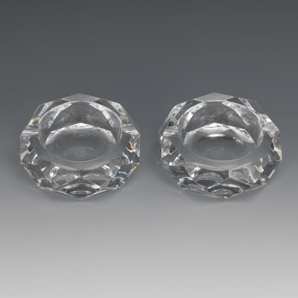 PAIR OF BACCARAT GLASS ASHTRAYS 3a721b