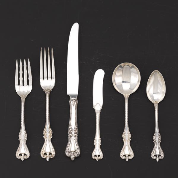 TOWLE FLATWARE SERVICE FOR EIGHT  3a799a