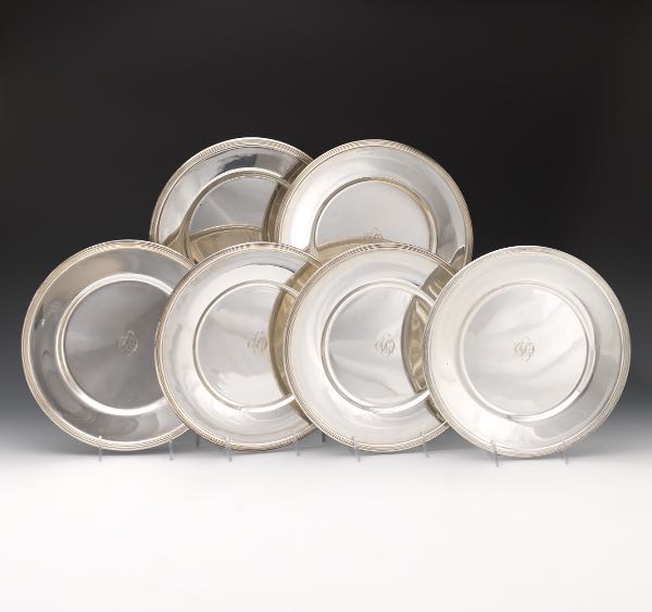 A SET OF SIX STERLING SILVER PLATES  3a7b11