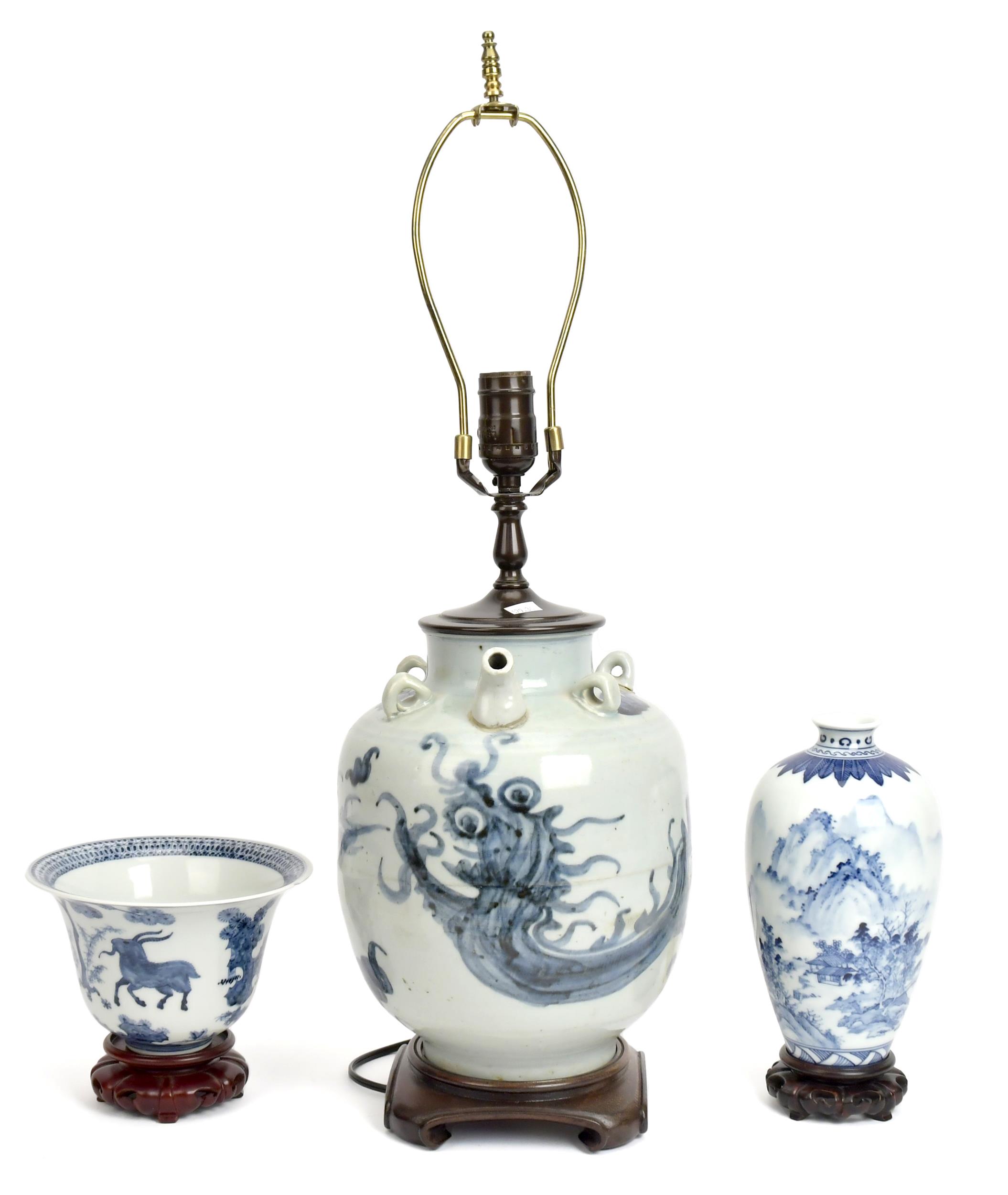 THREE CHINESE BLUE AND WHITE PORCELAIN 3ab150