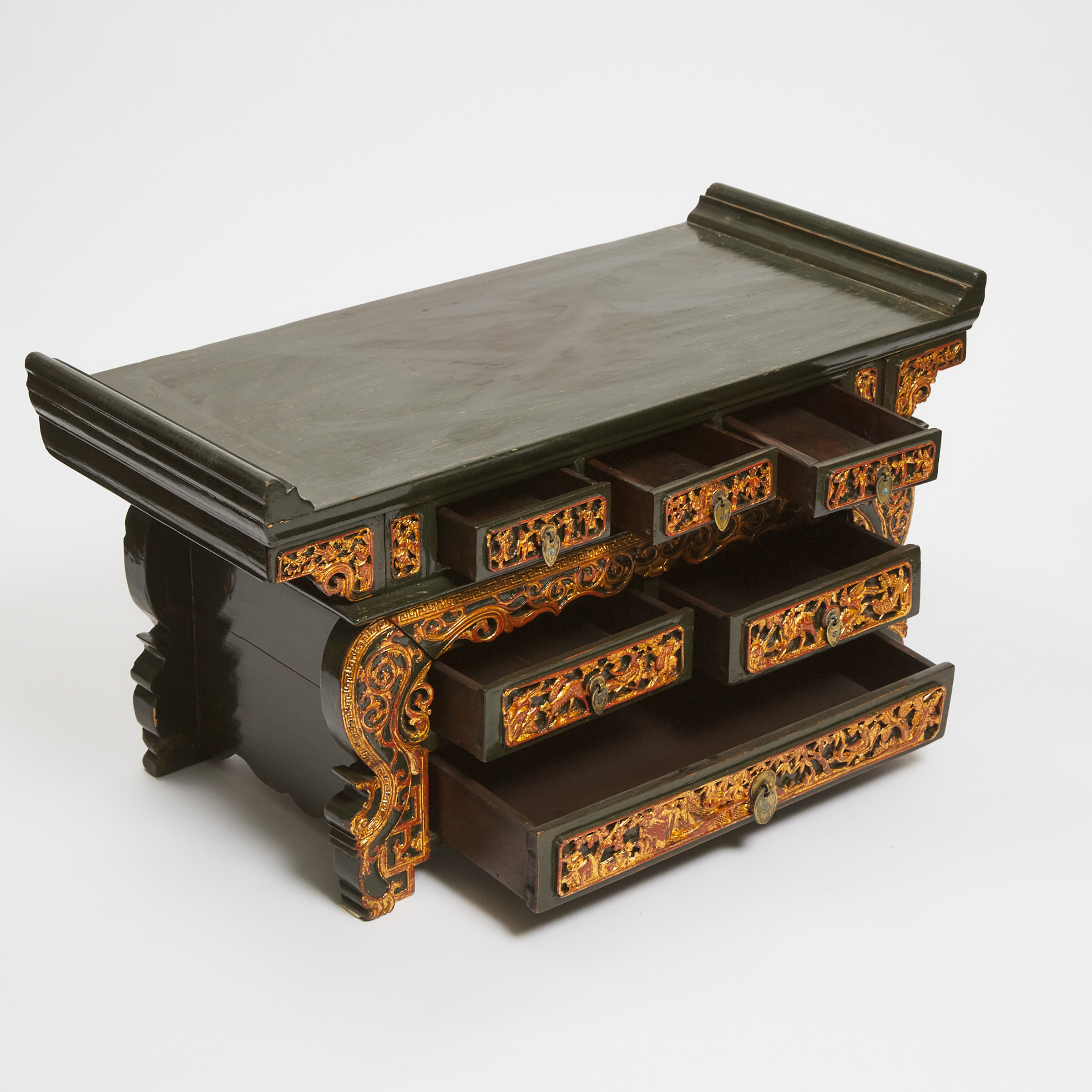 A Small Chinese Lacquered Altar 3ab93a