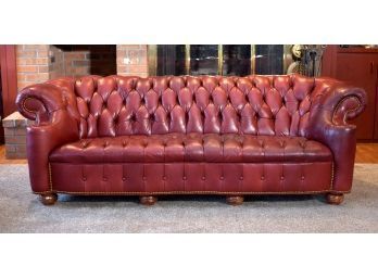 A classic Chesterfield sofa in 3aa454