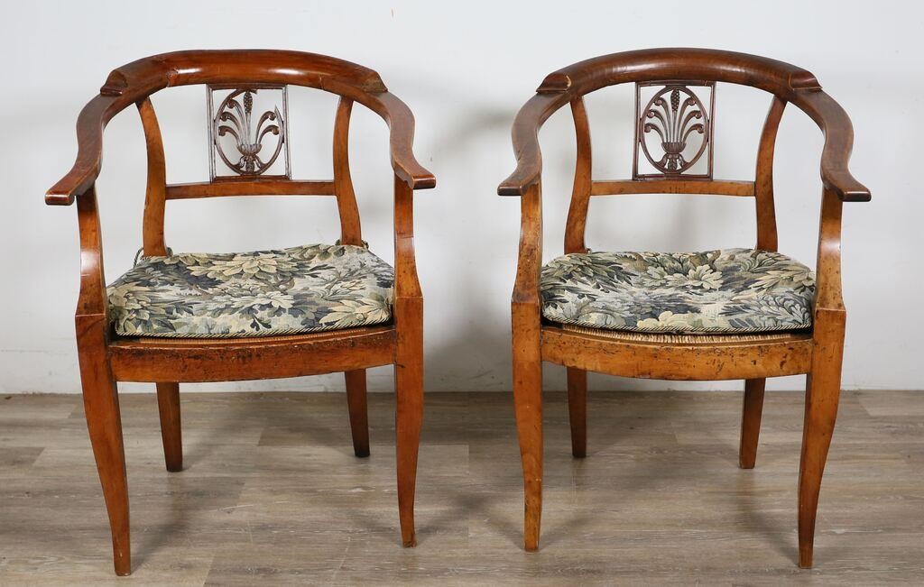 PAIR OF FRENCH PROVINCIAL RUSH 3ad3bf