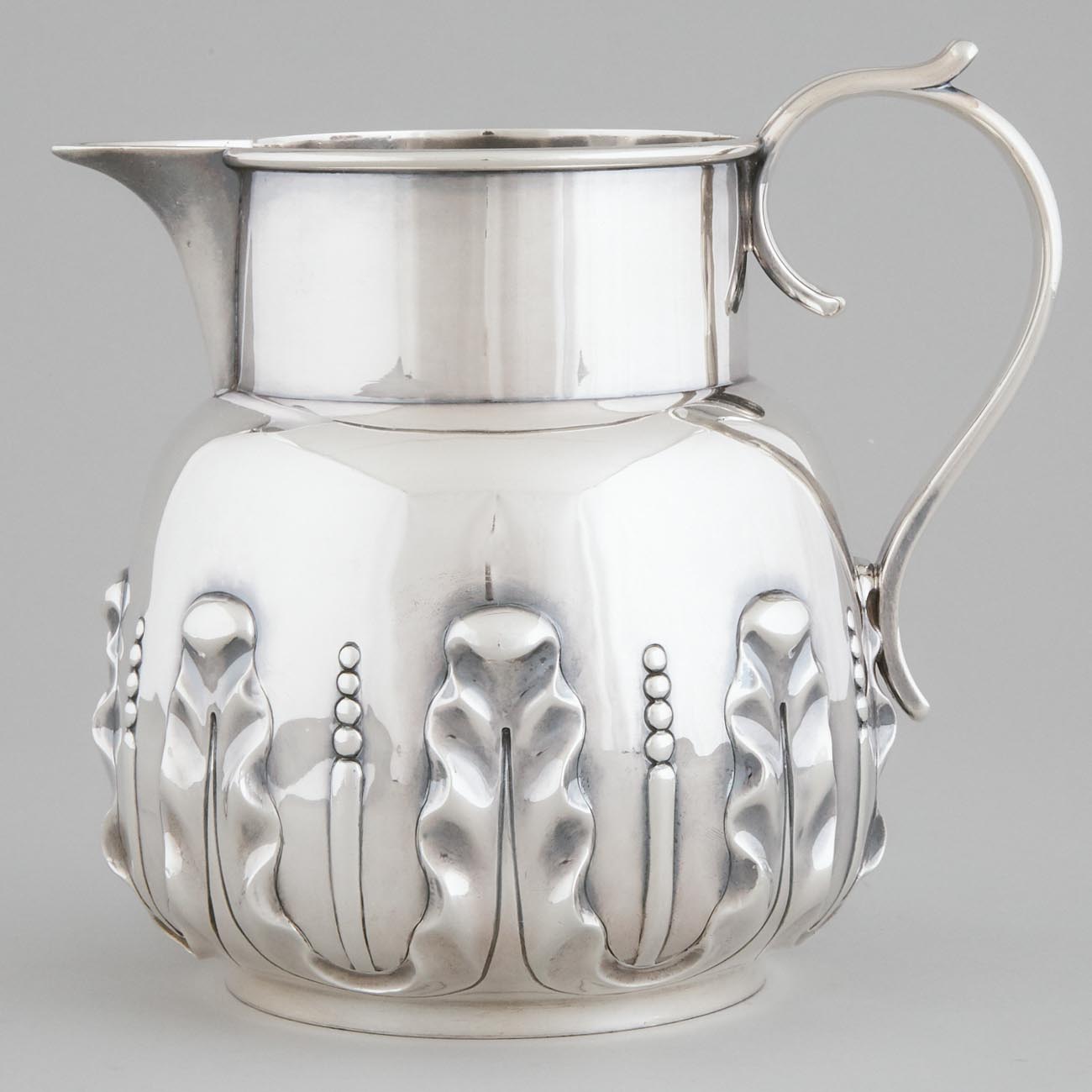 Late Victorian Silver Water Jug  3abffd