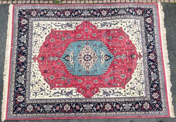 A contemporary Oriental rug withlarge 3b0068