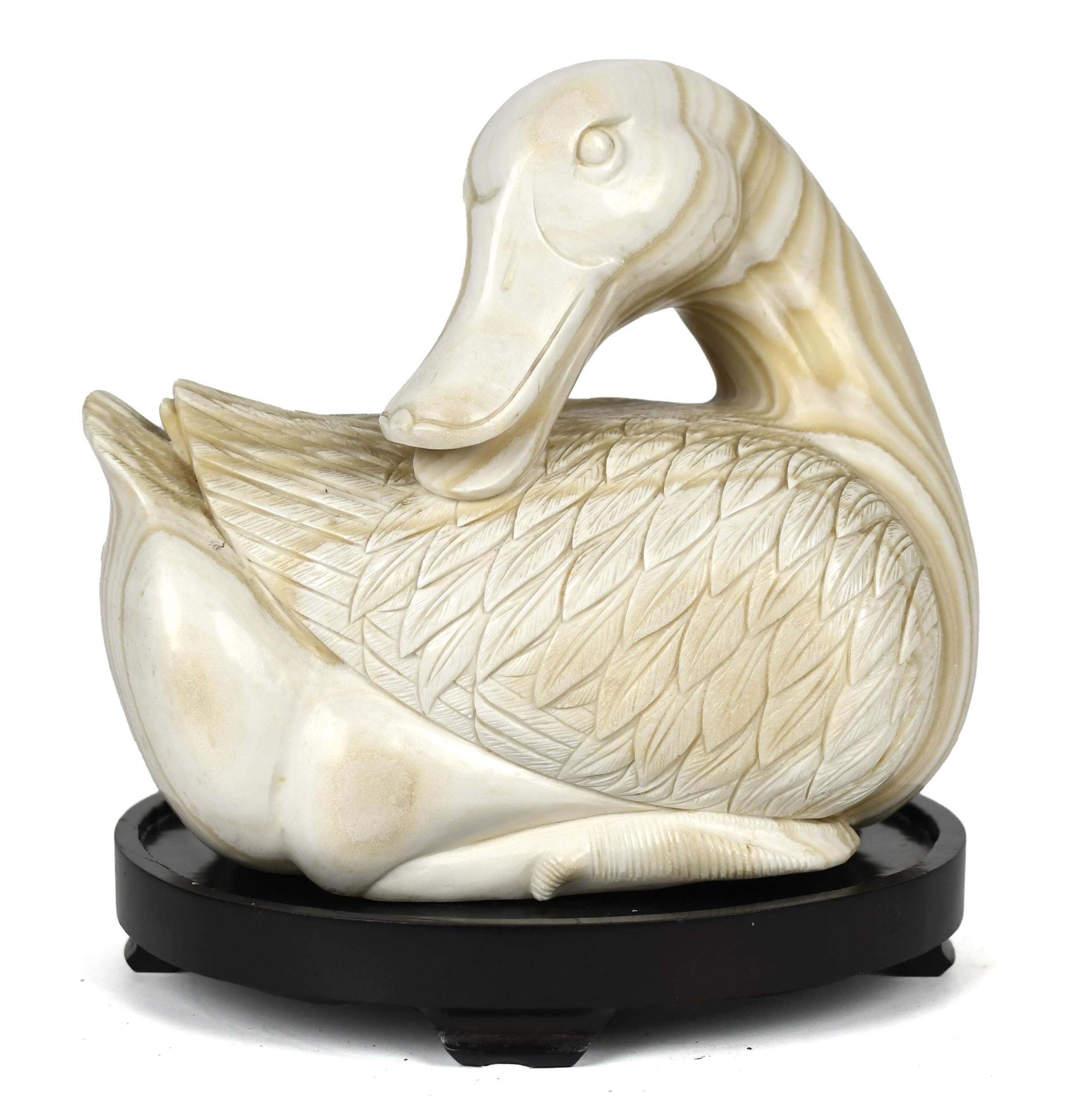 VINTAGE CHINESE CARVED AGATE DUCK  3b04f9