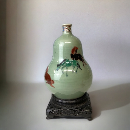 A CHINESE GOURD VASE EARLY 20TH CENTURY  3b05d2