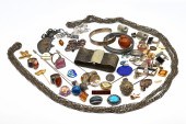 A GROUP OF SILVER AND FURTHER JEWELLERY