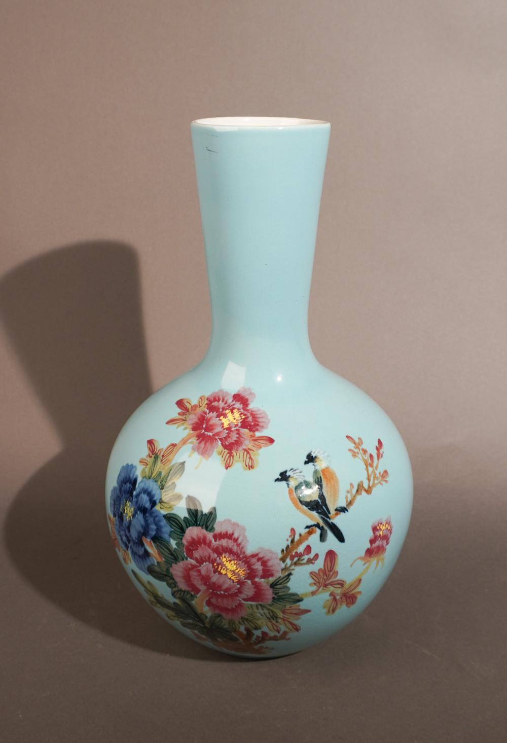 CHINESE FLORAL PAINTED PORCELAIN 3b2142