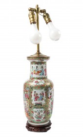 Chinese porcelain Rose Medallion vase,