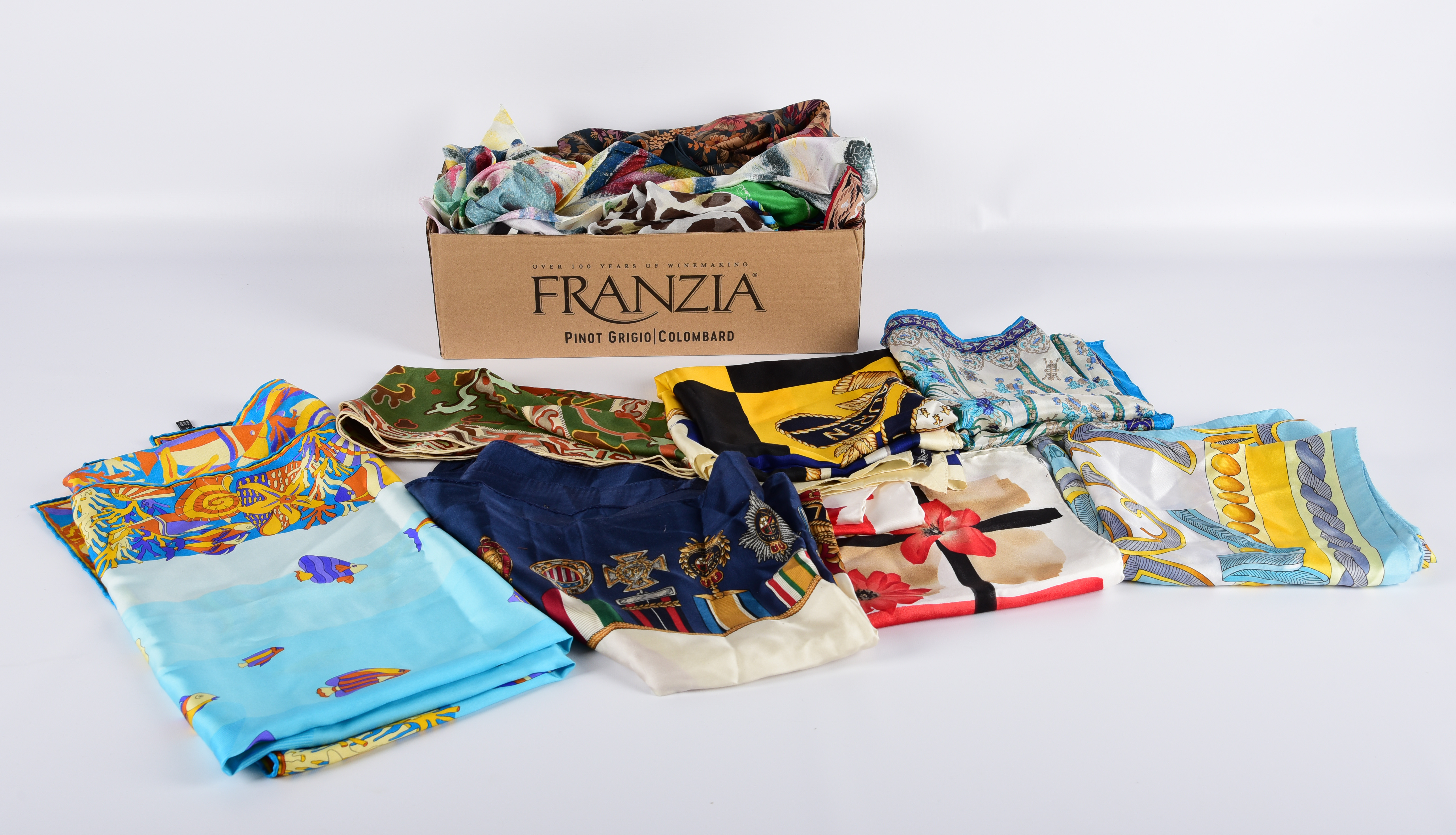 Assorted vintage designer scarves 3b1610