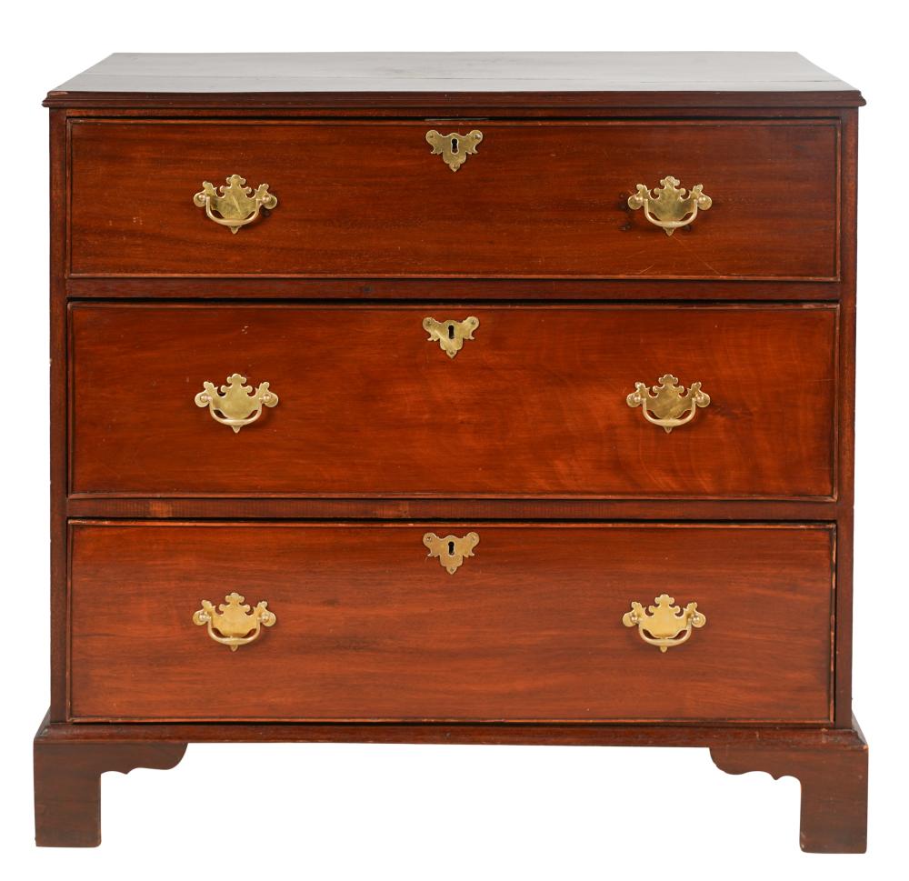 FEDERAL STYLE MAHOGANY CHEST OF 3b520d