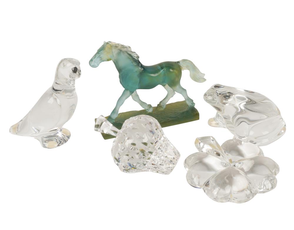 GROUP OF CRYSTAL FIGURES AND PAPERWEIGHTSGroup 3b5684