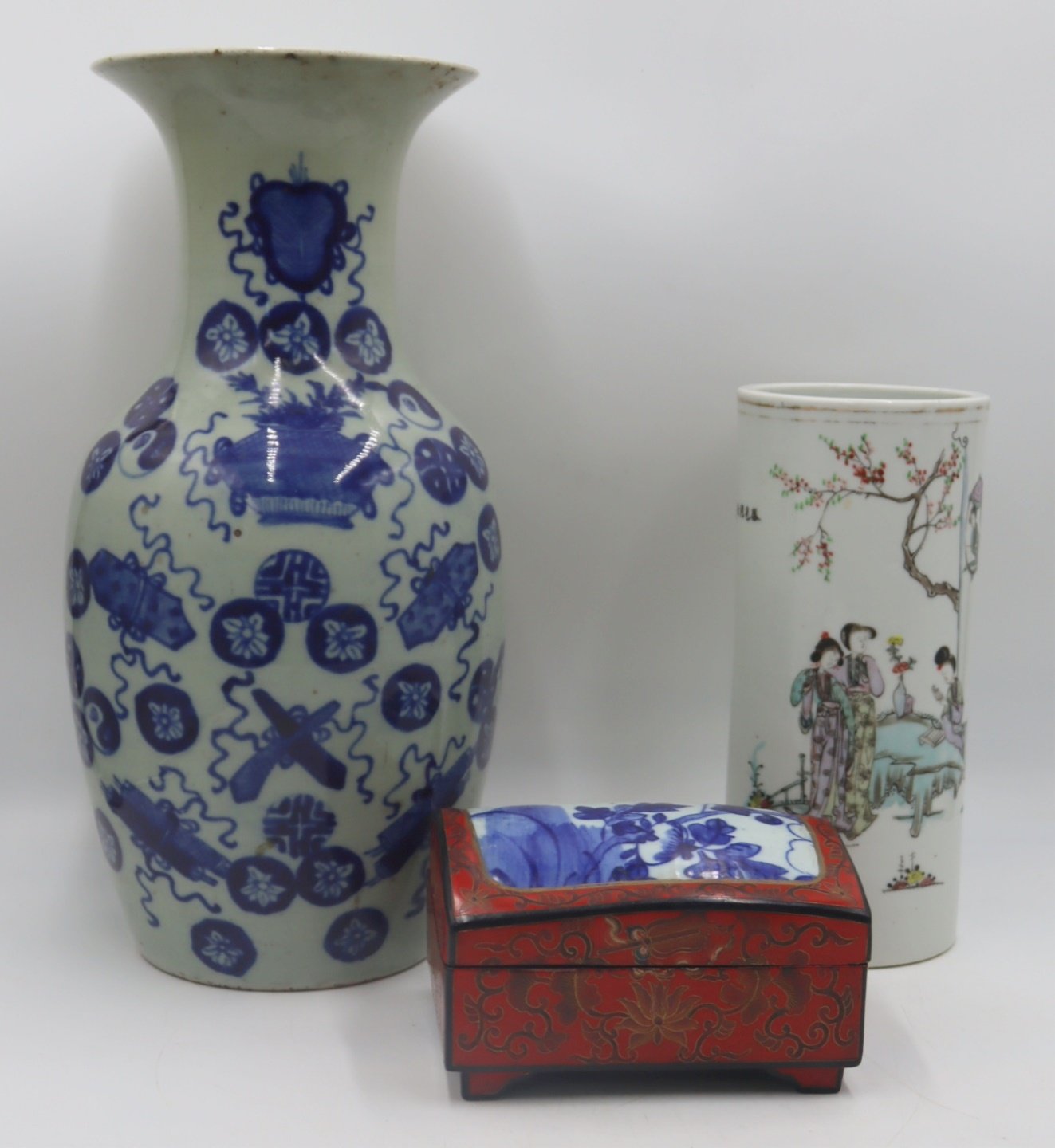 COLLECTION OF CHINESE PORCELAINS  3b3777