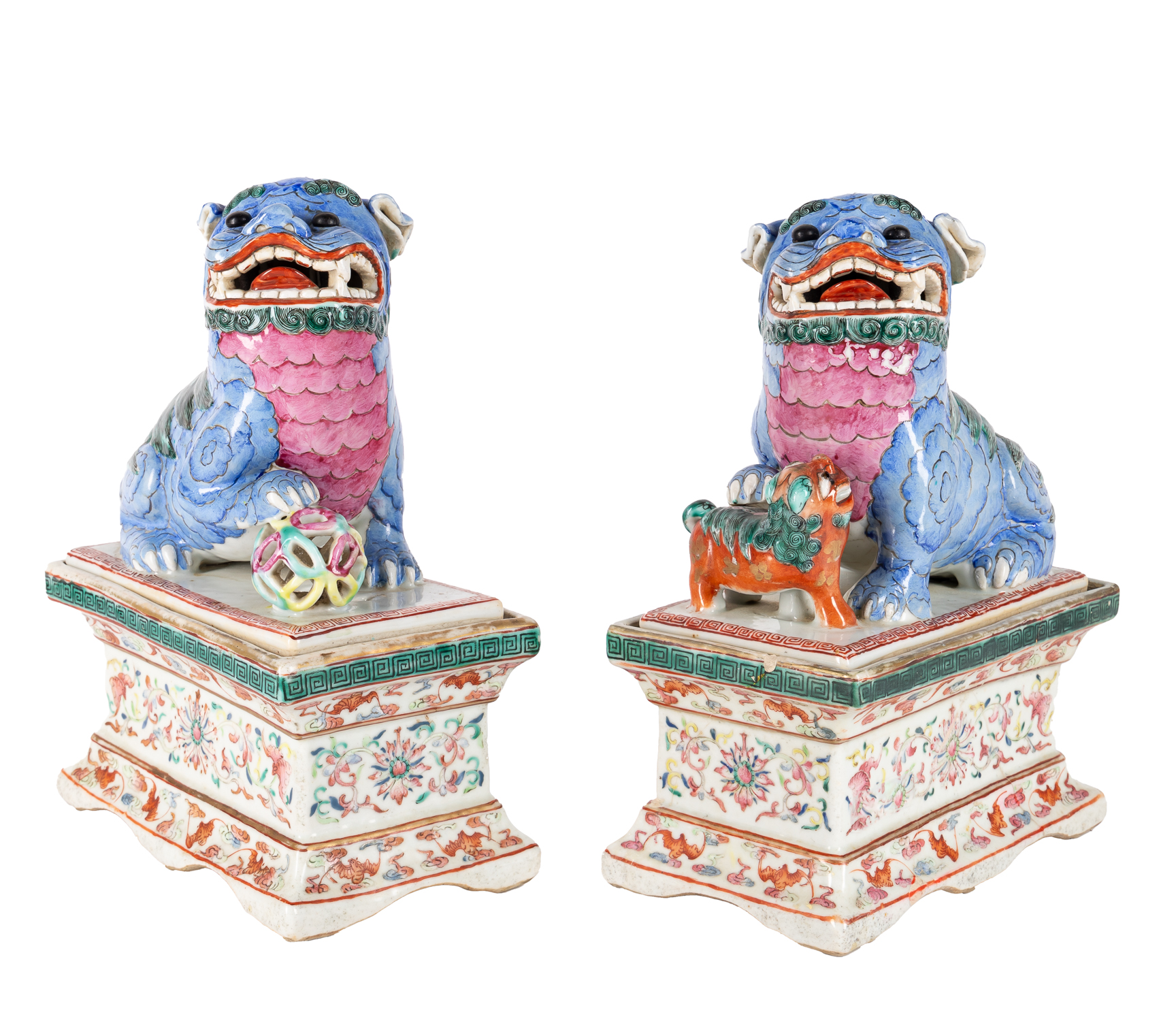 PAIR CHINESE FAMILLE ROSE FU LIONS 3b4102