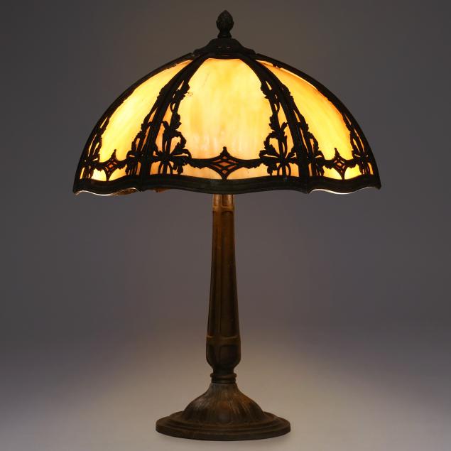 AN AMERICAN SLAG GLASS TABLE LAMP 3b6c9e