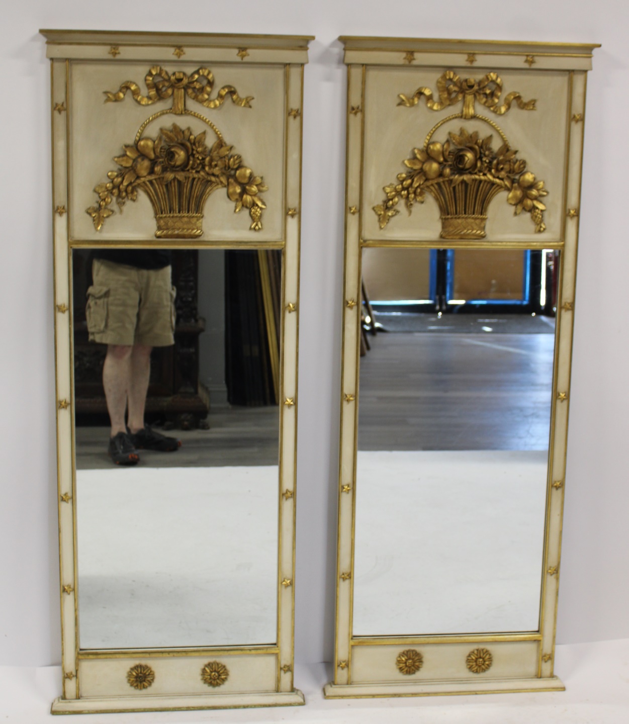 A PAIR OF CARVED PAINT GILT 3b6ec0
