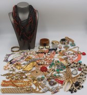 JEWELRY. LARGE COLLECTION OF COSTUME