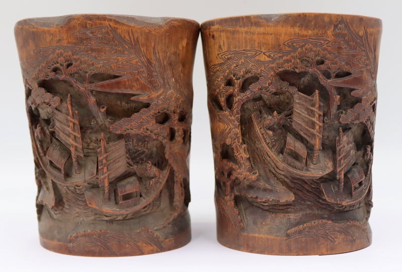 NEAR PAIR OF CHINESE CARVED WOOD 3b70db