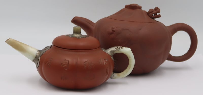  2 SIGNED CHINESE YIXING TEAPOTS  3b7101