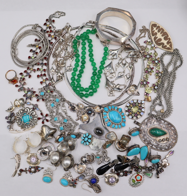 JEWELRY LARGE GROUPING OF ASSORTED 3b78f4