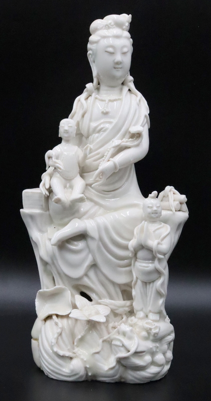 SIGNED CHINESE BLANC DE CHINE FIGURAL 3b7e9c
