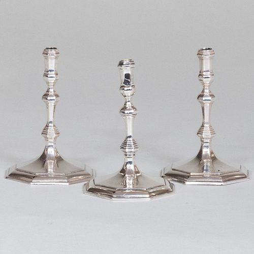 GROUP OF THREE QUEEN ANNE STYLE 3b80a0