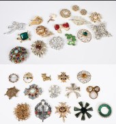 Large costume brooch grouping to include