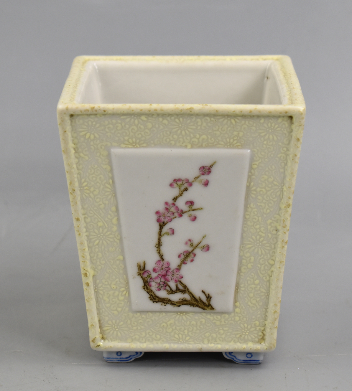 SMALL CHINESE FAMILLE ROSE PLANTER 3b62f4