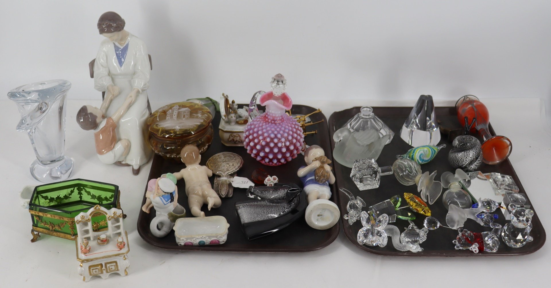 ESTATE GROUPING OF GLASS PORCELAIN  3b96a7