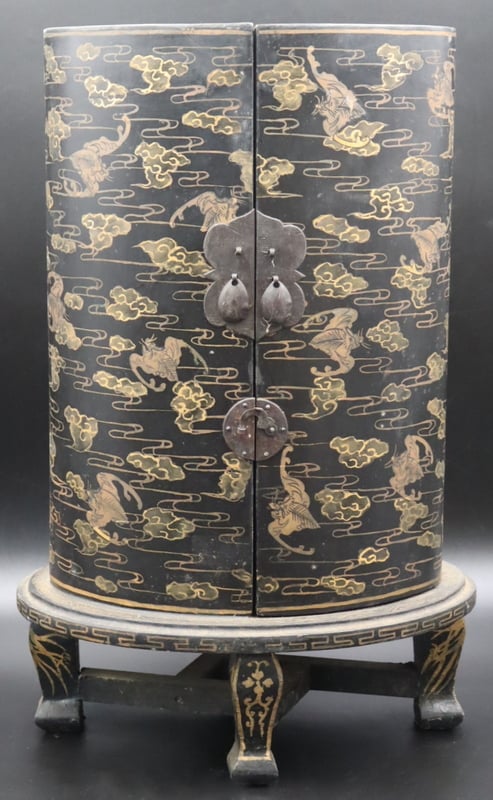 ASIAN LACQUERED AND GILT DECORATED 3b9d51