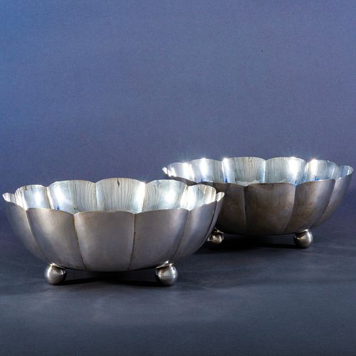 PAIR OF MEXICAN SILVER BOWLS ON 3b9de1
