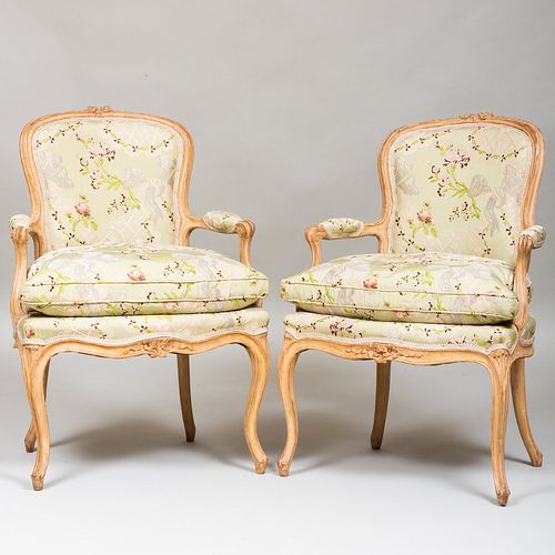 PAIR OF LOUIS XV STYLE PAINTED 3ba259