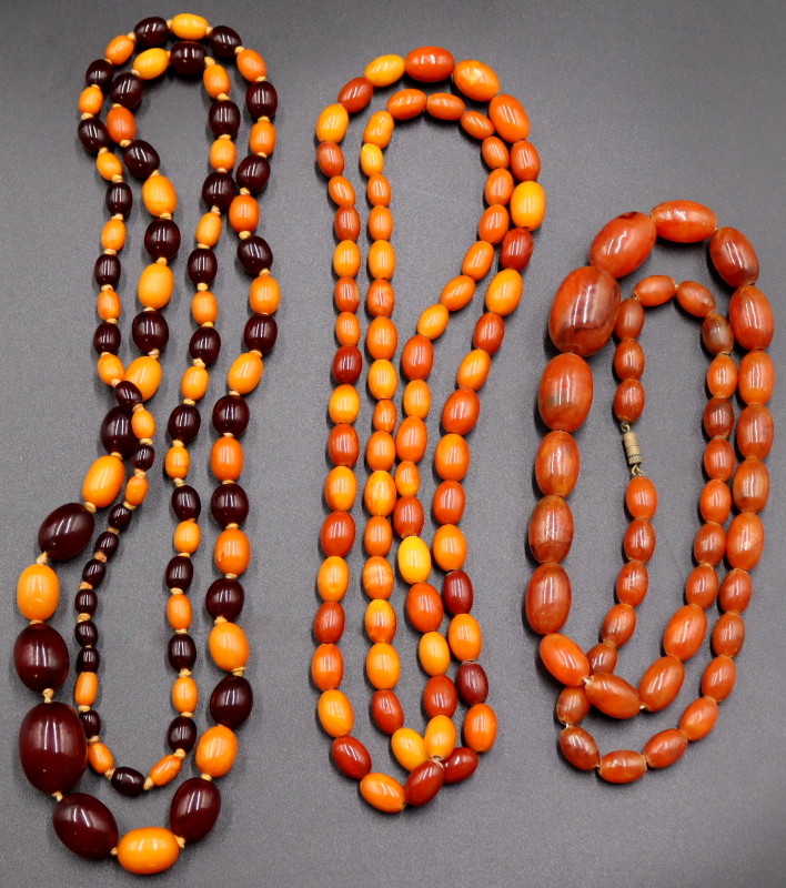 JEWELRY GROUPING OF AMBER BEADED 3ba5a0