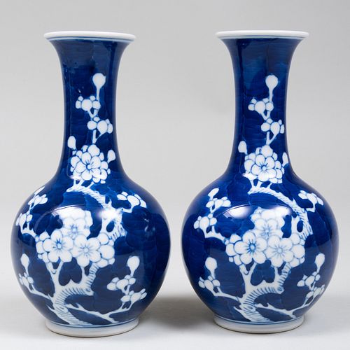 PAIR OF CHINESE BLUE GROUND PORCELAIN 3ba74d
