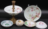 GROUPING OF CHINESE EXPORT PORCELAINS.