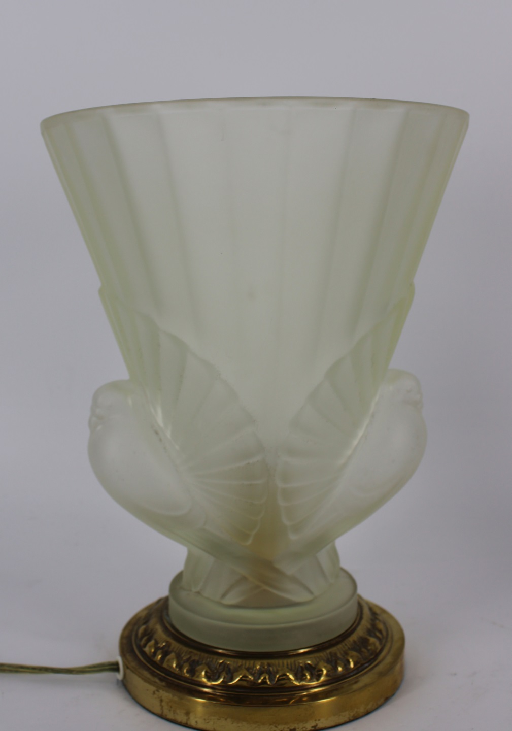 ART DECO LALIQUE STYLE GLASS LAMP 3bc212