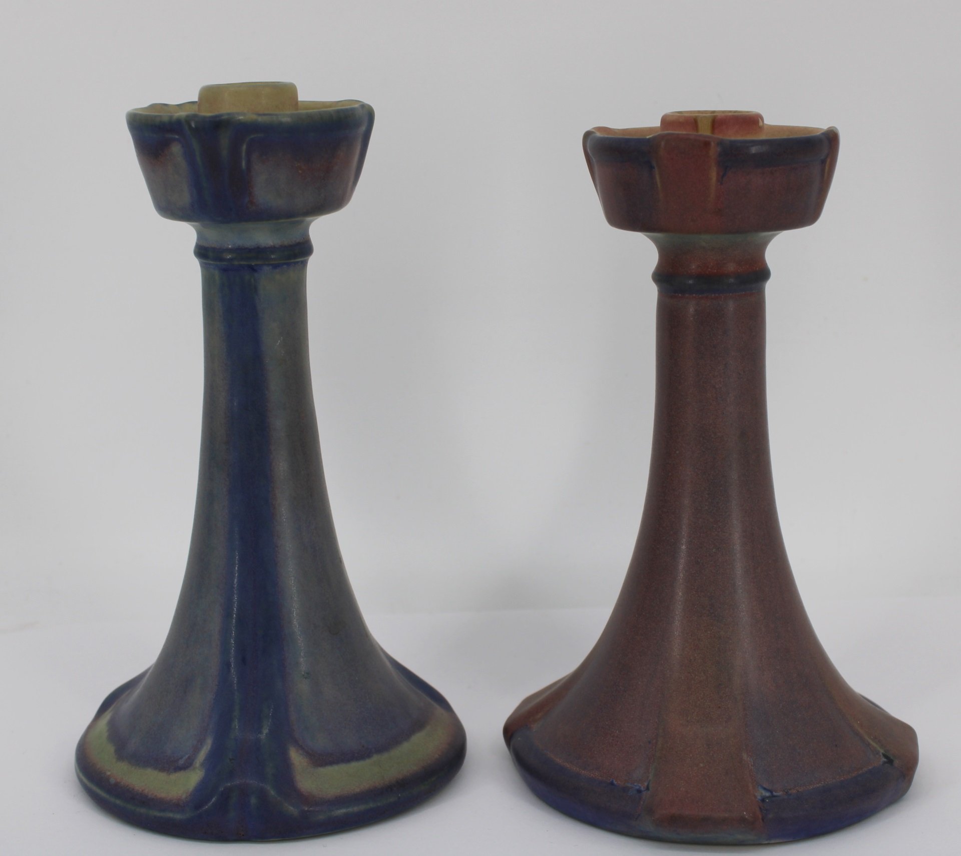 2 NEWCOMB POTTERY CANDLE STICKS 3bc403