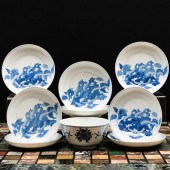 SET OF EIGHT CHINESE BLUE AND WHITE