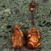 JAPANESE BOXWOOD FROG FORM INRO AND
