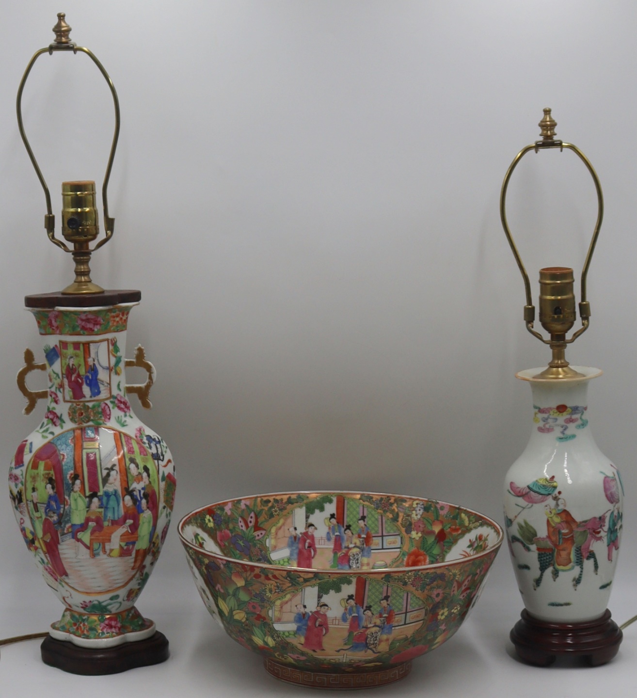 CHINESE PORCELAIN GROUPING Includes 3bcb38