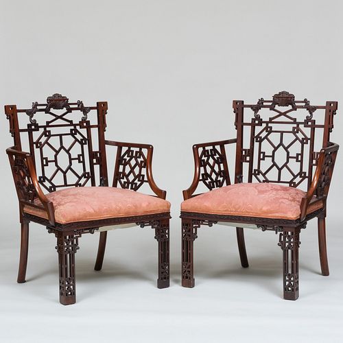 PAIR OF GEORGE III STYLE CARVED 3bb457