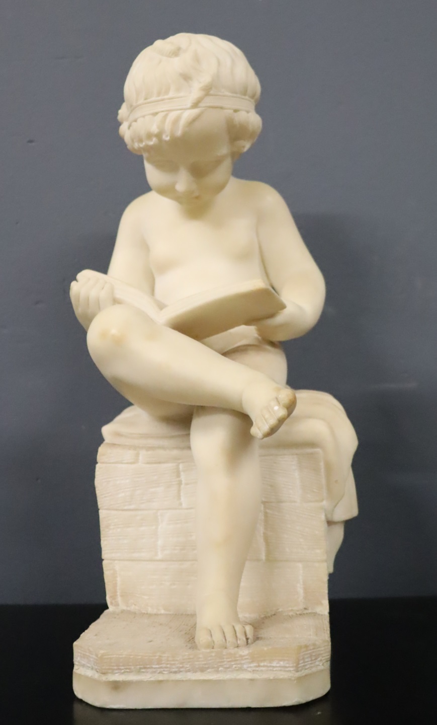 UNSIGNED MARBLE SCULPTURE OF A 3be1f9