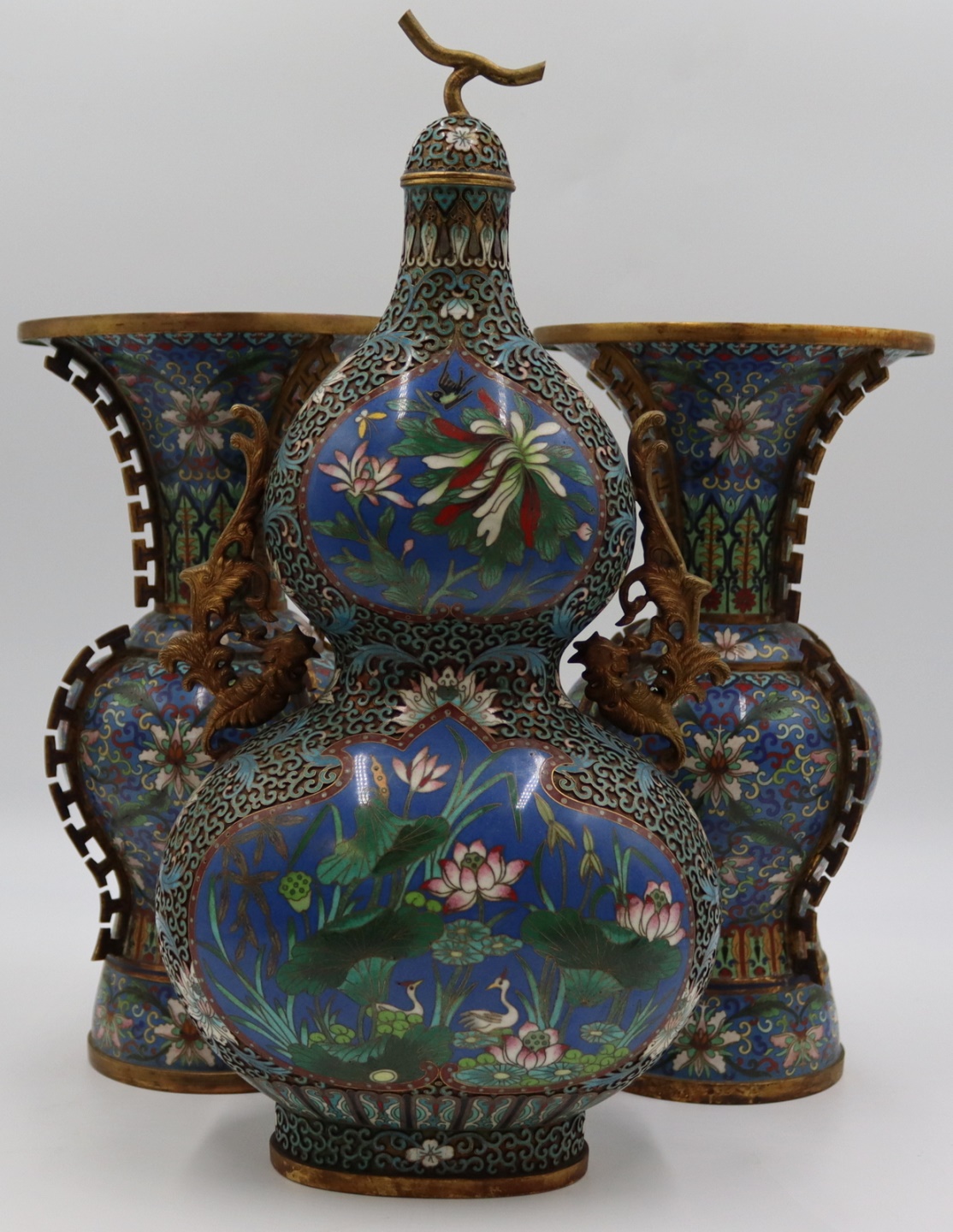 GROUPING OF CHINESE CLOISONNE VASES  3be32a